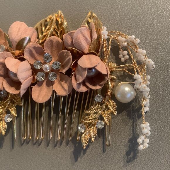 Pretty Floral Hair Comb - Picture 2 of 4